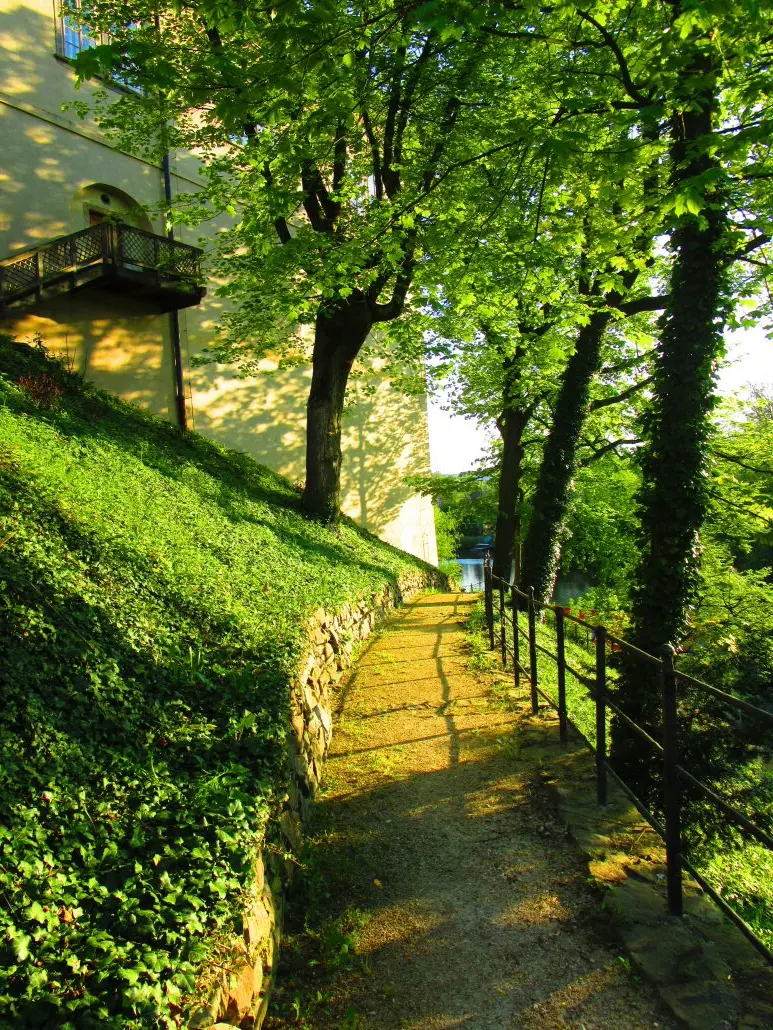 Cesty v severní části zámeckého parku | © Státní zámek Mníšek pod Brdy Cesty v severní části zámeckého parku | © Státní zámek Mníšek pod Brdy